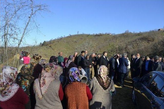 Alaplı 6 Kilometrelik Köy Yolunda Çalışmalar Devam Ediyor