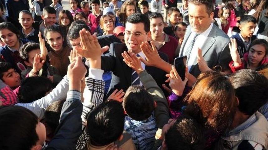 Başkan T&uuml;t&uuml;nc&uuml;, Ali Rıza Altıntaş Ortaokulu&rsquo;nu Ziyaret Etti