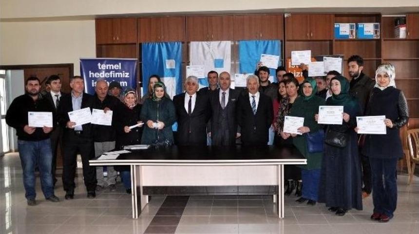 Sorgun&rsquo;da 49 Kursiyere D&uuml;zenlenen T&ouml;renle Sertifikaları Verildi