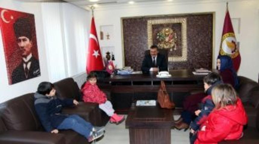 Minik &Ouml;ğrencilerden Başkan Tutal&rsquo;a Teşekk&uuml;r Ziyareti