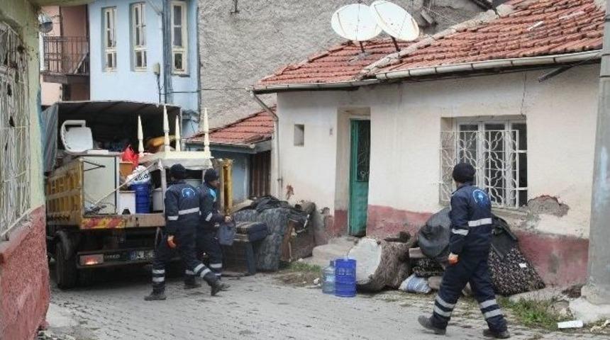 Odunpazarı Belediyesi Yangın Mağduru Yaşlı Kadına El Uzattı