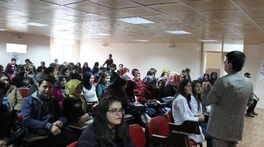 &Uuml;niversiteye Hazırlanan &Ouml;ğrencilere Meslekler Tanıtıldı