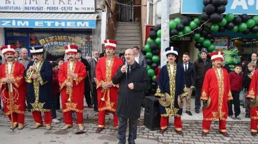 B&uuml;nyan Belediye Başkanı Şinasi G&uuml;lc&uuml;oğlu: