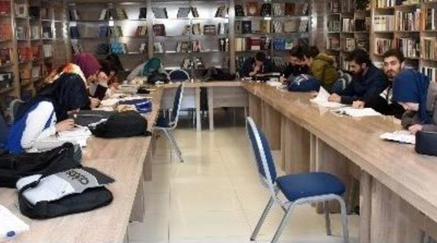 Kitap Dostu Başkan Mehmet Sekmen