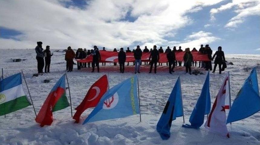 Ar&uuml; Tarih Topluluğu &ldquo;sarıkamış Şeh&icirc;dlerine Saygı Y&uuml;r&uuml;y&uuml;ş&uuml;&rdquo; D&uuml;zenledi