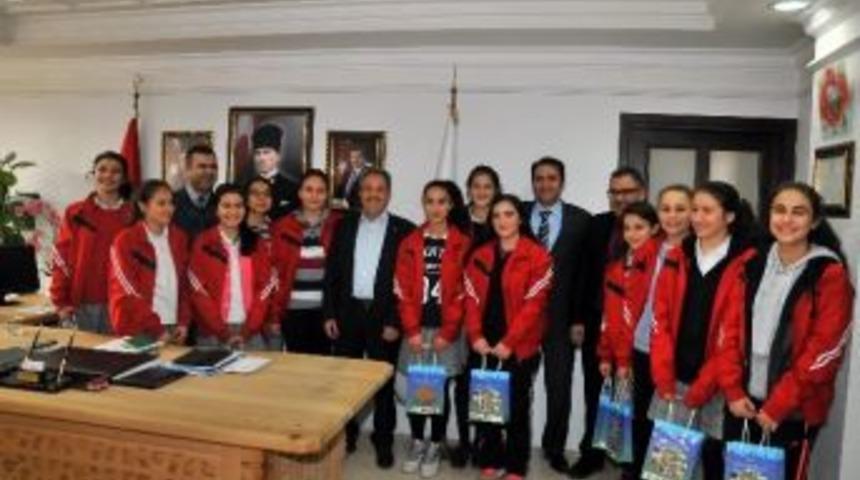 Konya Şampiyonu Takımdan Başkan Akkaya&rsquo;ya Ziyaret