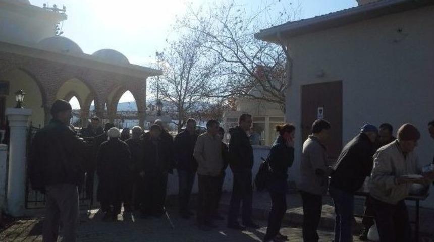 Burhaniye’de Liseli Yiğit İçin Pilav Hayrı