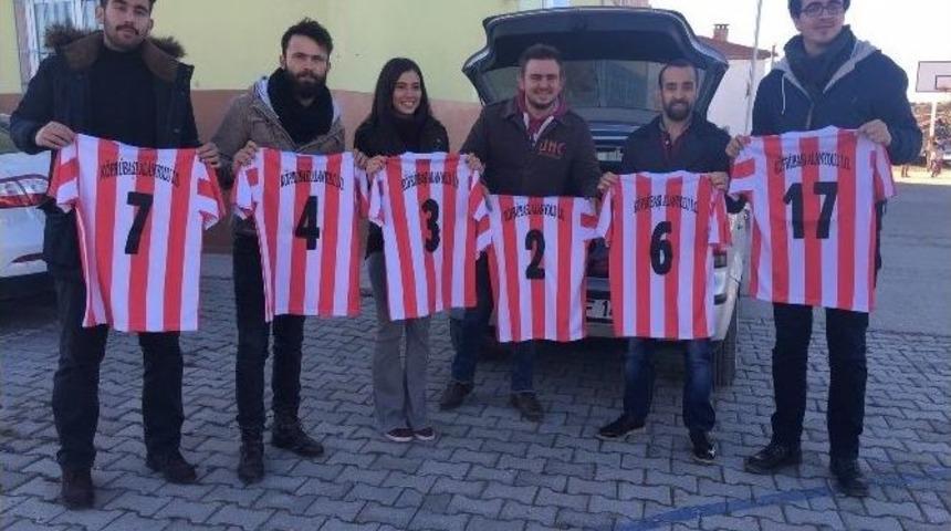 Cb&uuml;&rsquo;l&uuml; &Ouml;ğrenciler Kardeşlerini Unutmadı