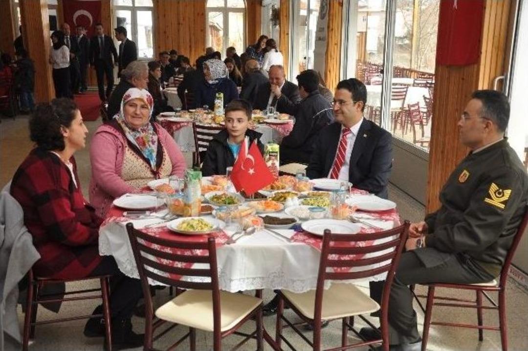 Yetim Ve &Ouml;ks&uuml;z &Ccedil;ocuklar İ&ccedil;in "biz Bir Aileyiz Programı"