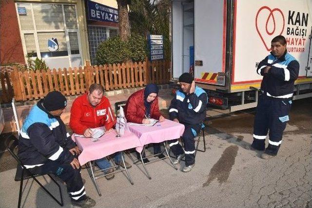 Yunusemre’den Kızılay’a Kan Desteği