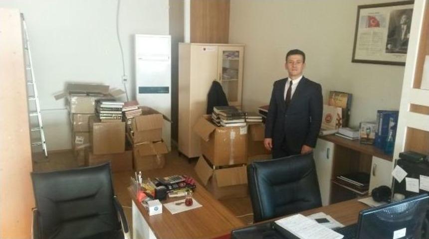 Samsatlı İşadamı Memleketine Kitap G&ouml;nderdi