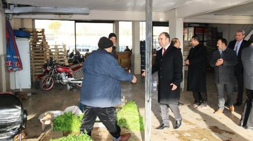 Başkan Nihat &Ccedil;ift&ccedil;i Hal Pazarı Esnafını Gezdi
