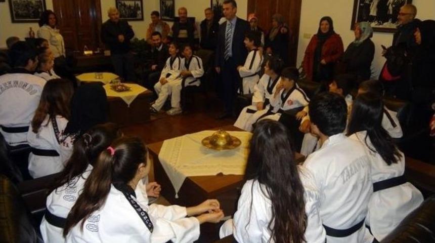 Kaymakam Sırmalı, Tekvandocuları Ağırladı