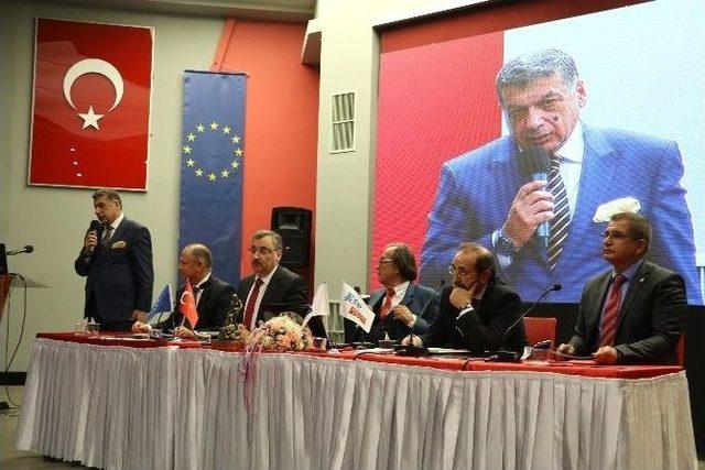 Manisa’da Yerel Yönetimler Paneli