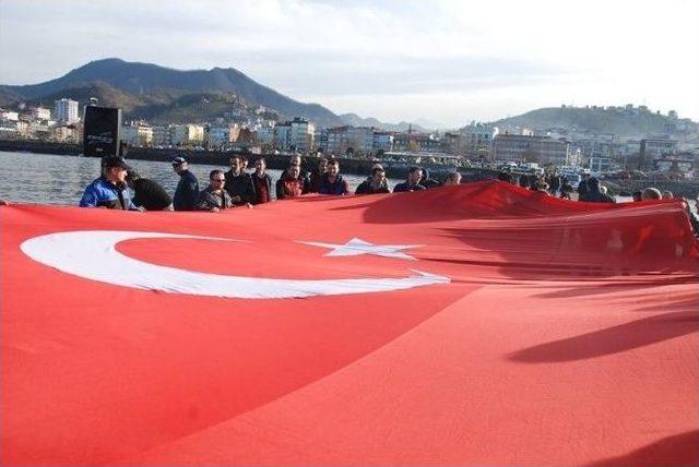 Giresun’un En Büyük Bayrağı Şehitler İçin Göndere Çekildi