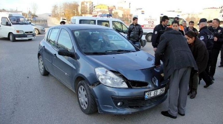 Otomobil Motosiklete Çarptı: 1 Yaralı