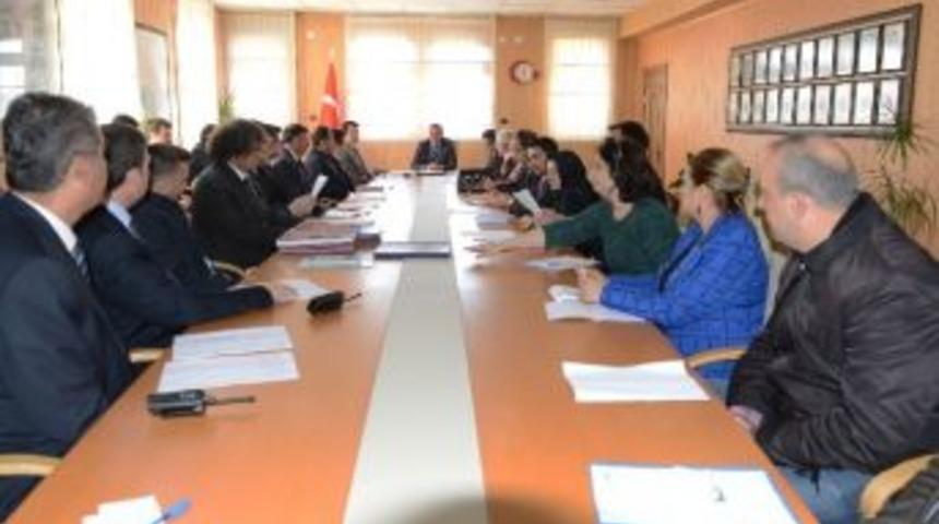 Vali Deniz Başkanlığında İl T&uuml;t&uuml;n Kontrol Ve Bağımlılık Yapıcı Maddeler İle M&uuml;cadele Kurulu Toplantısı Yapıldı