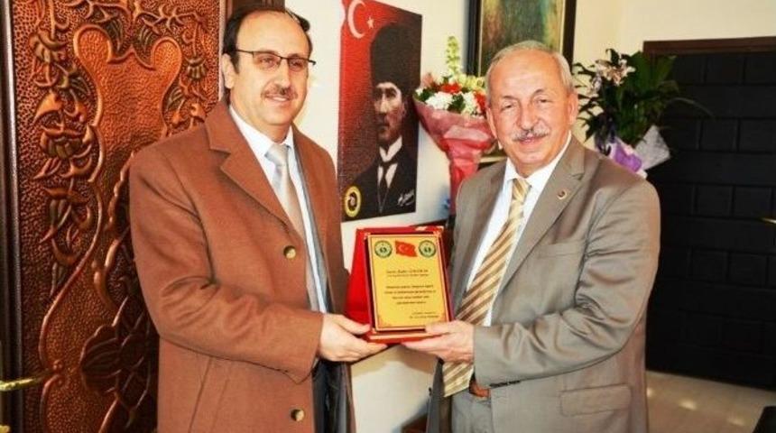 Okul M&uuml;d&uuml;rlerinden Başkan Albayrak&rsquo;a Teşekk&uuml;r Plaketi