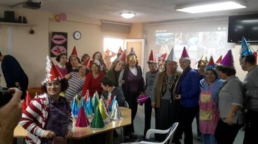 Kuşadası Engelliler K&ouml;y&uuml;&rsquo;nde Erken Yılbaşı Kutlaması