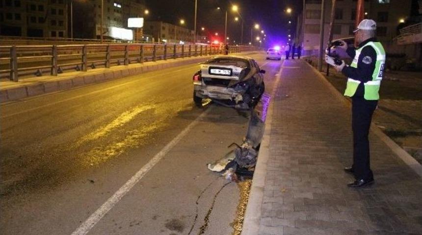 Kuşadası&rsquo;nda Trafik Kazaları: 2 Yaralı