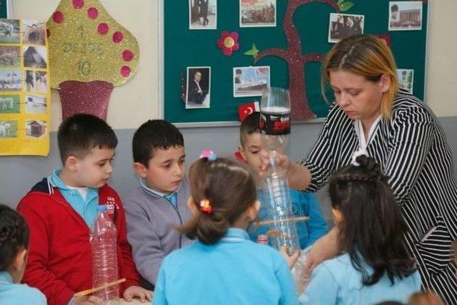 Plastik Atıklardan Kuş Yuvası Yapıp, Ağaçlara Astılar