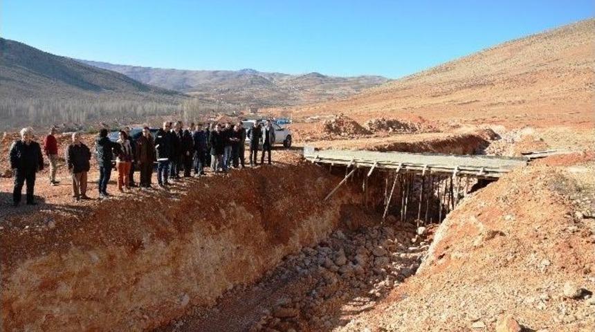 Dsi B&ouml;lge M&uuml;d&uuml;r&uuml; &Ouml;zg&uuml;r, Elmalı Ve Korkuteli&rsquo;de İncelemelerde Bulundu