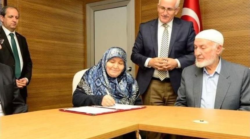 Hayırsever &Ccedil;iftten Eğitime Destek