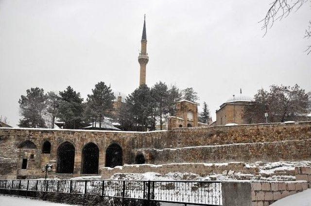 Nevşehir’de Akşam Sis Sabah Kar Yağışı Etkili Oldu