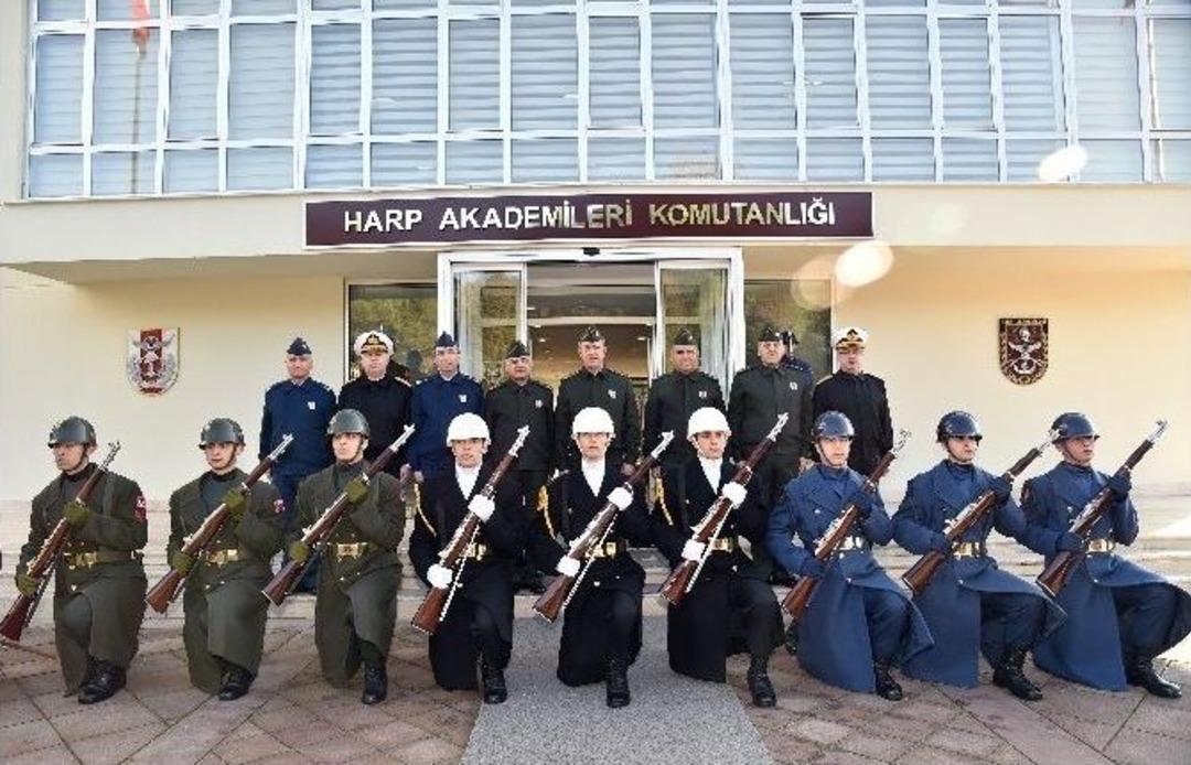 Genelkurmay Başkanı Orgeneral Akar, Harp Akademileri Komutanlığı&rsquo;nda İncelemede Bulundu