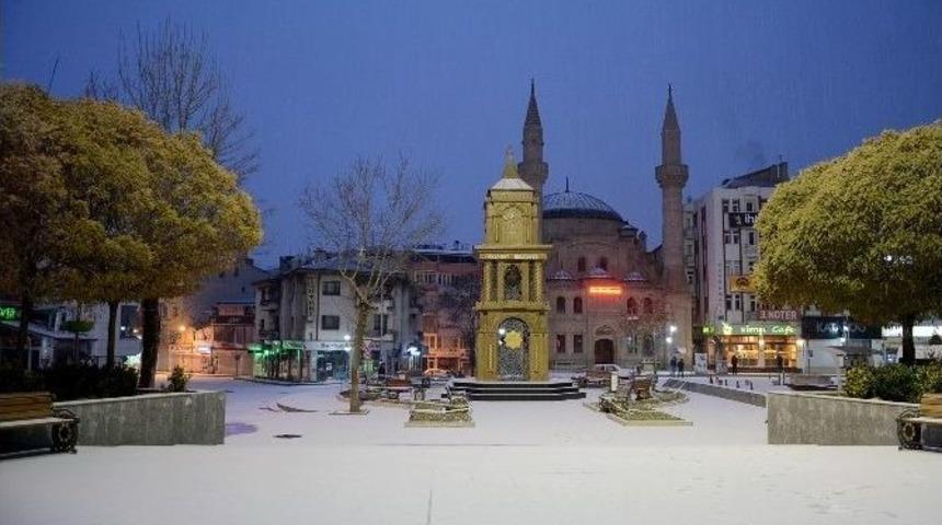 Aksaray&rsquo;a Yılın İlk Karı Yağdı