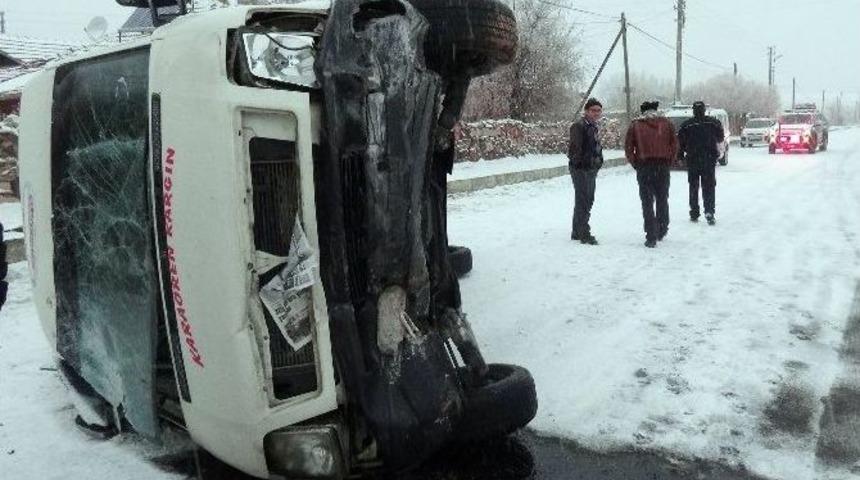 Aksaray&rsquo;da &Ouml;ğrenci Servisi Devrildi: 1 Yaralı