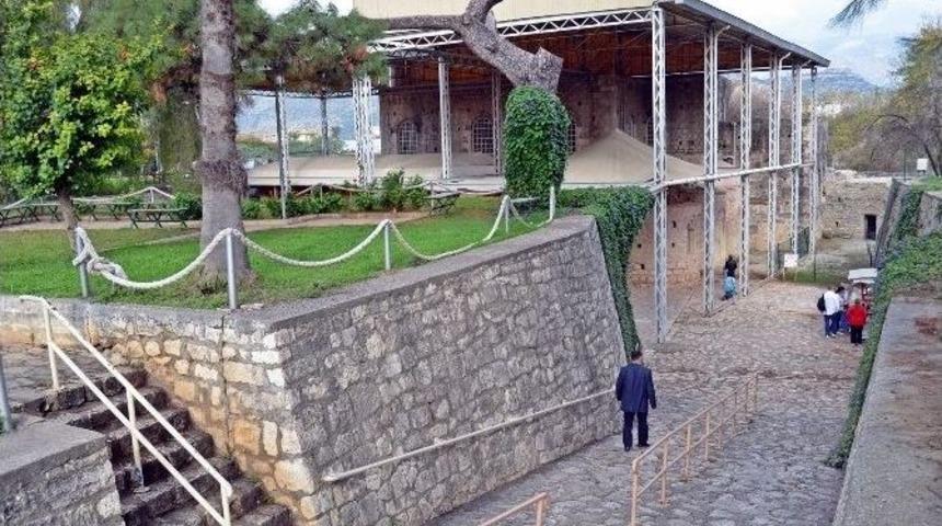 Ruslar, Noel Baba&rsquo;yı Yılbaşında Yalnız Bıraktı