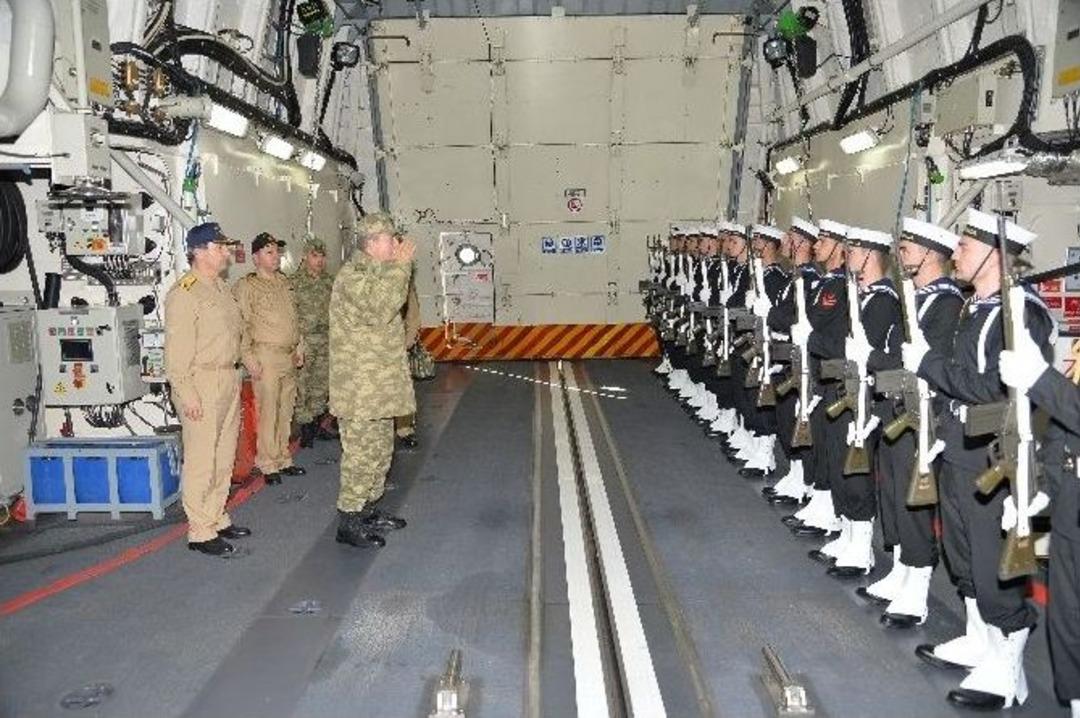 Genelkurmay Başkanı Orgeneral Akar, Gemileri İnceledi