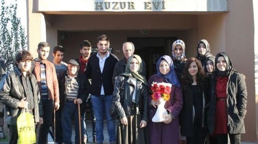 &Ouml;ğrencilerden Huzurevine Ziyaret