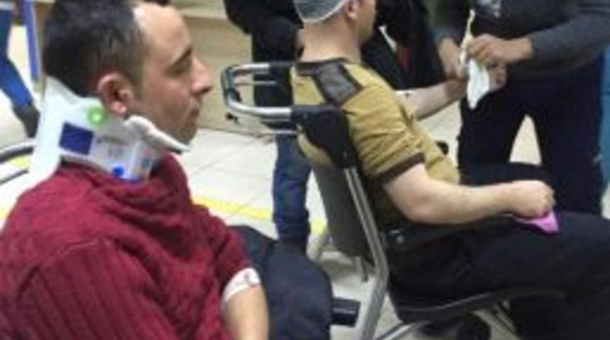 İş&ccedil;ileri Taşıyan Servis Minib&uuml;s&uuml; Devrildi: 12 Yaralı