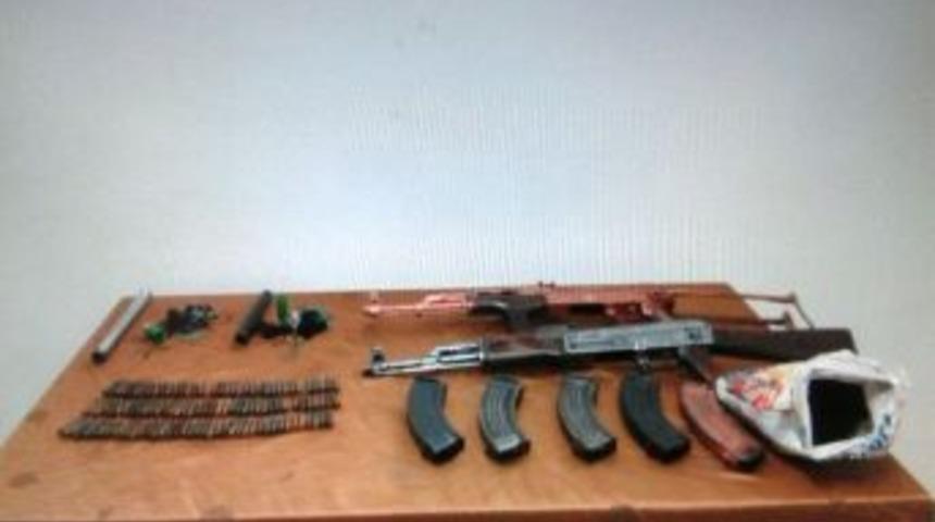 Van&rsquo;da Silah Ve Bomba Ele Ge&ccedil;irildi