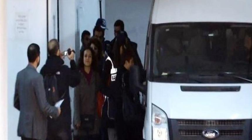 İzmir&rsquo;deki İzinsiz G&ouml;steride G&ouml;zaltı