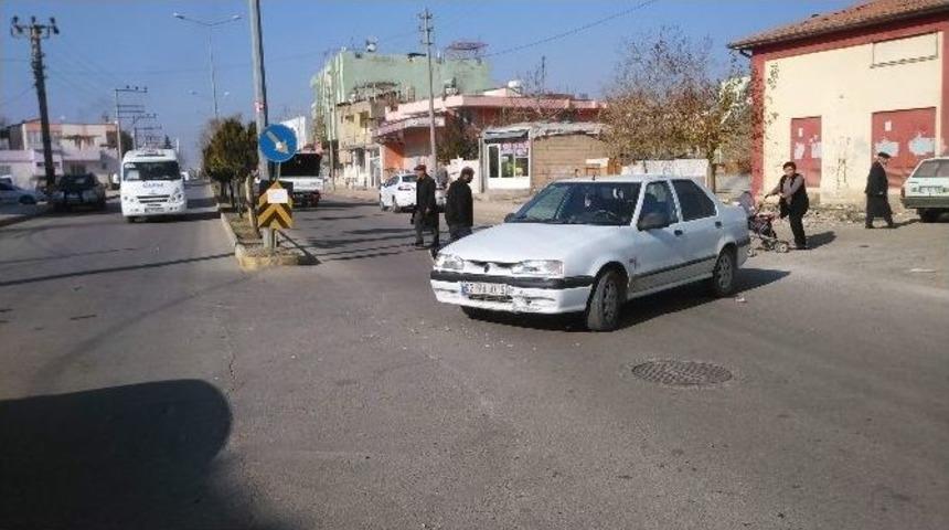 Motosiklet İle Otomobil &Ccedil;arpıştı: 1 Yaralı