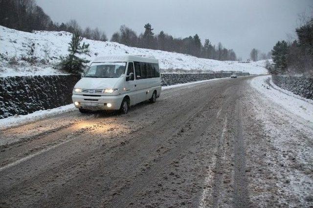 Kar Yağışı Trafiği Olumsuz Etkiledi