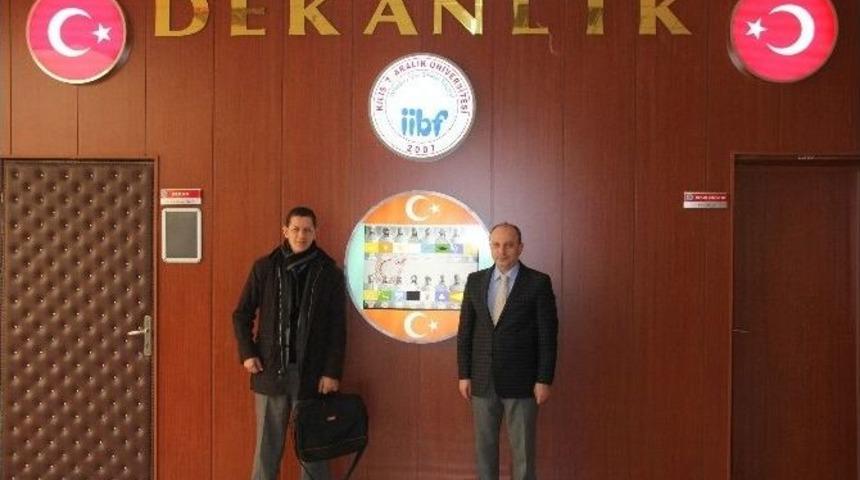 Yabancı Araştırmacılar 7 Aralık &Uuml;niversitesini Tercih Ediyor