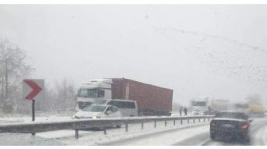 D&uuml;zce Ak&ccedil;akoca Yolunda Kar Etkili Oluyor