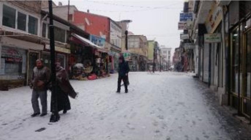 Develi&rsquo;de Kar Yağışı Sevinci