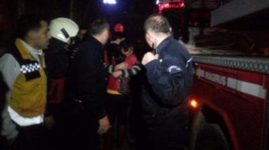 D&uuml;zce&rsquo;de Karısıyla Tartışan Kişi &Ccedil;atıya &Ccedil;ıktı