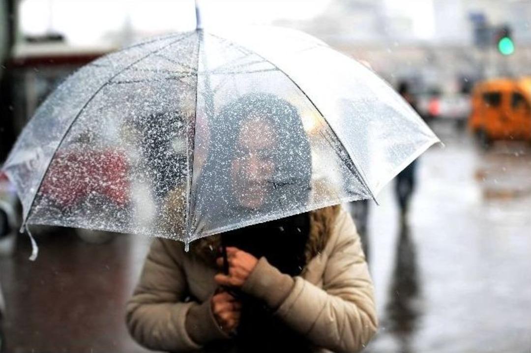 Taksim&rsquo;de Kar Yağışı Başladı