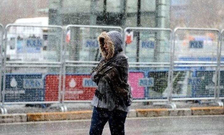 Taksim’de Kar Yağışı Başladı G1
