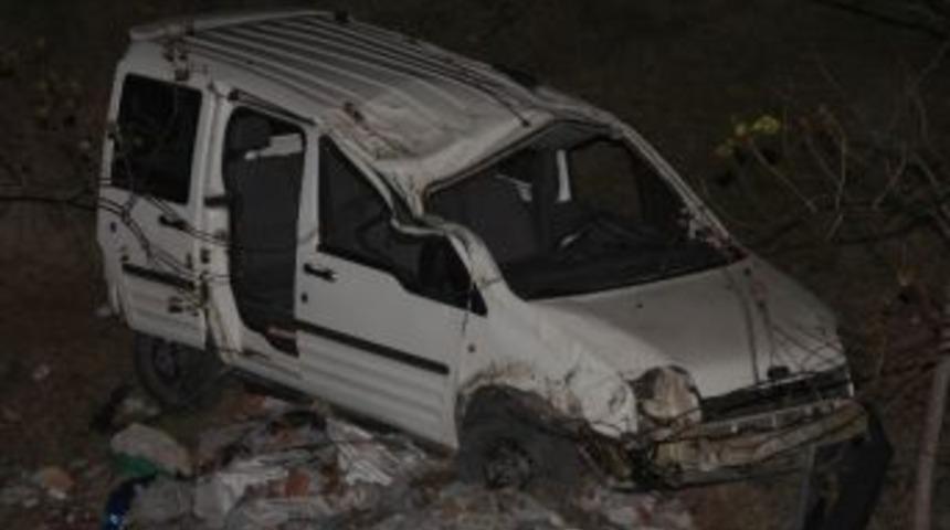 Uçuruma Yuvarlanan Aracın Sürücü Hayatını Kaybetti