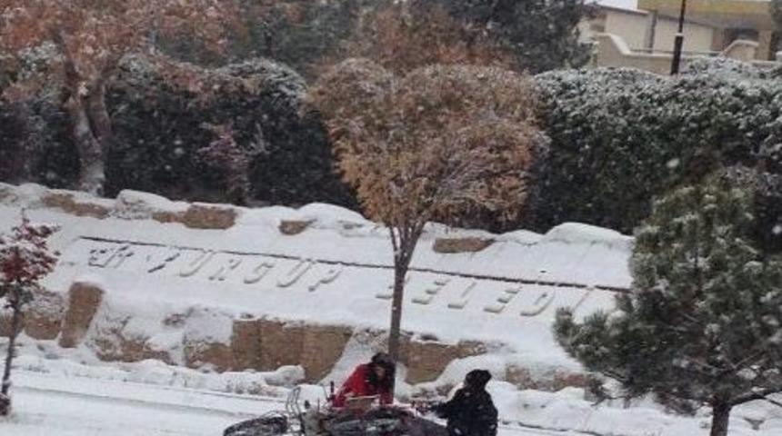 &Uuml;rg&uuml;p&rsquo;te Kar Kazaları Da Beraberinde Getirdi