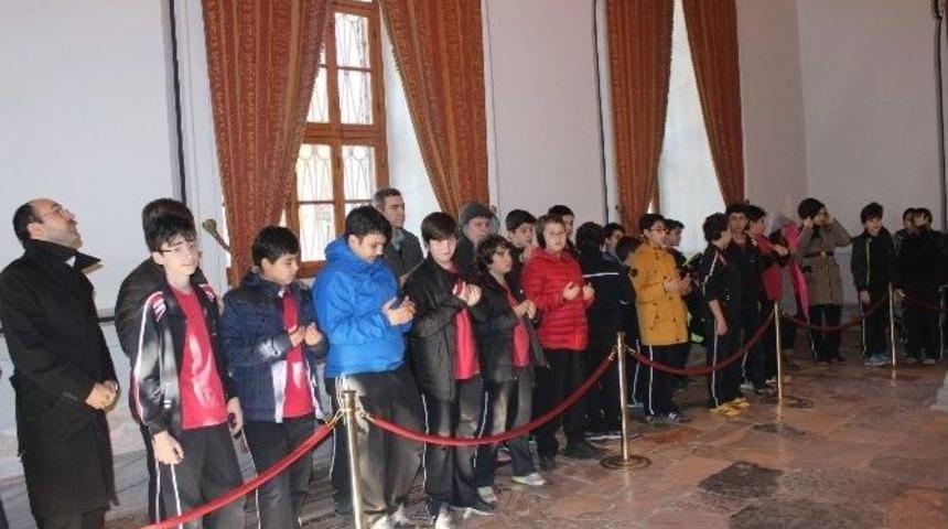 Tarih Dersini Osman Gazi&rsquo;nin Huzurunda Yaptılar