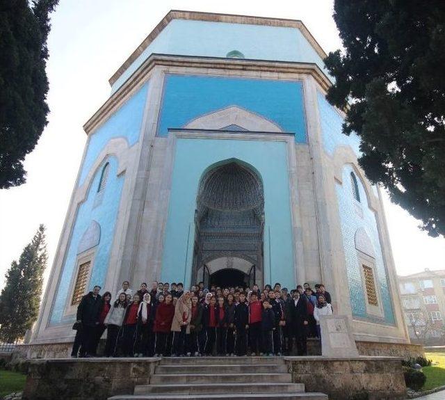 Tarih Dersini Osman Gazi’nin Huzurunda Yaptılar