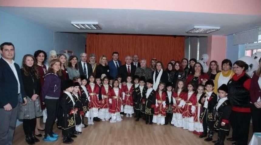 Vali Tuna Ve Eşi Pervin Tuna, Anaokulu &Ouml;ğrencilerinin &lsquo;dede Korkut&rsquo; Programına Katıldı